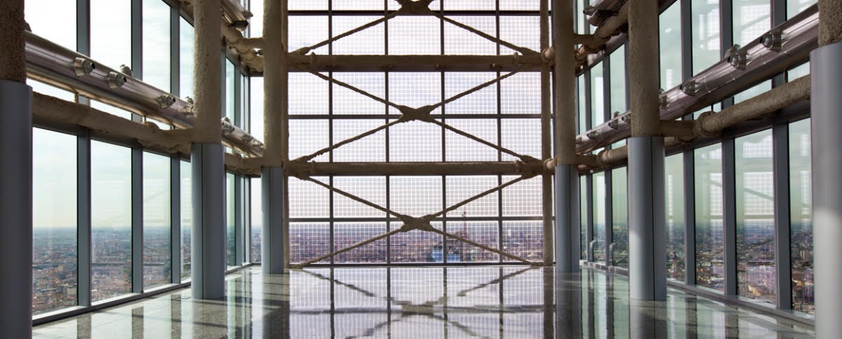 Sala Belvedere - Silvio Berlusconi, 39esimo piano di Palazzo Lombardia: le vetrate sullo skyline di Milano